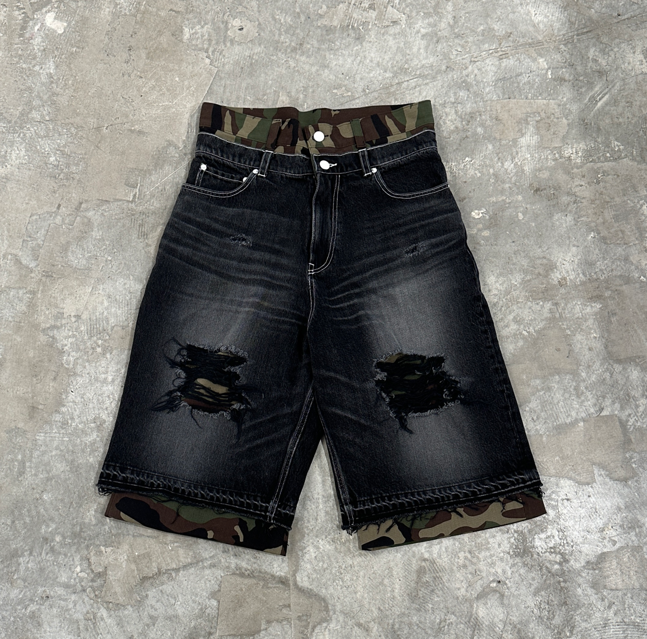 BUGGY CAMO DENIM SHORTS