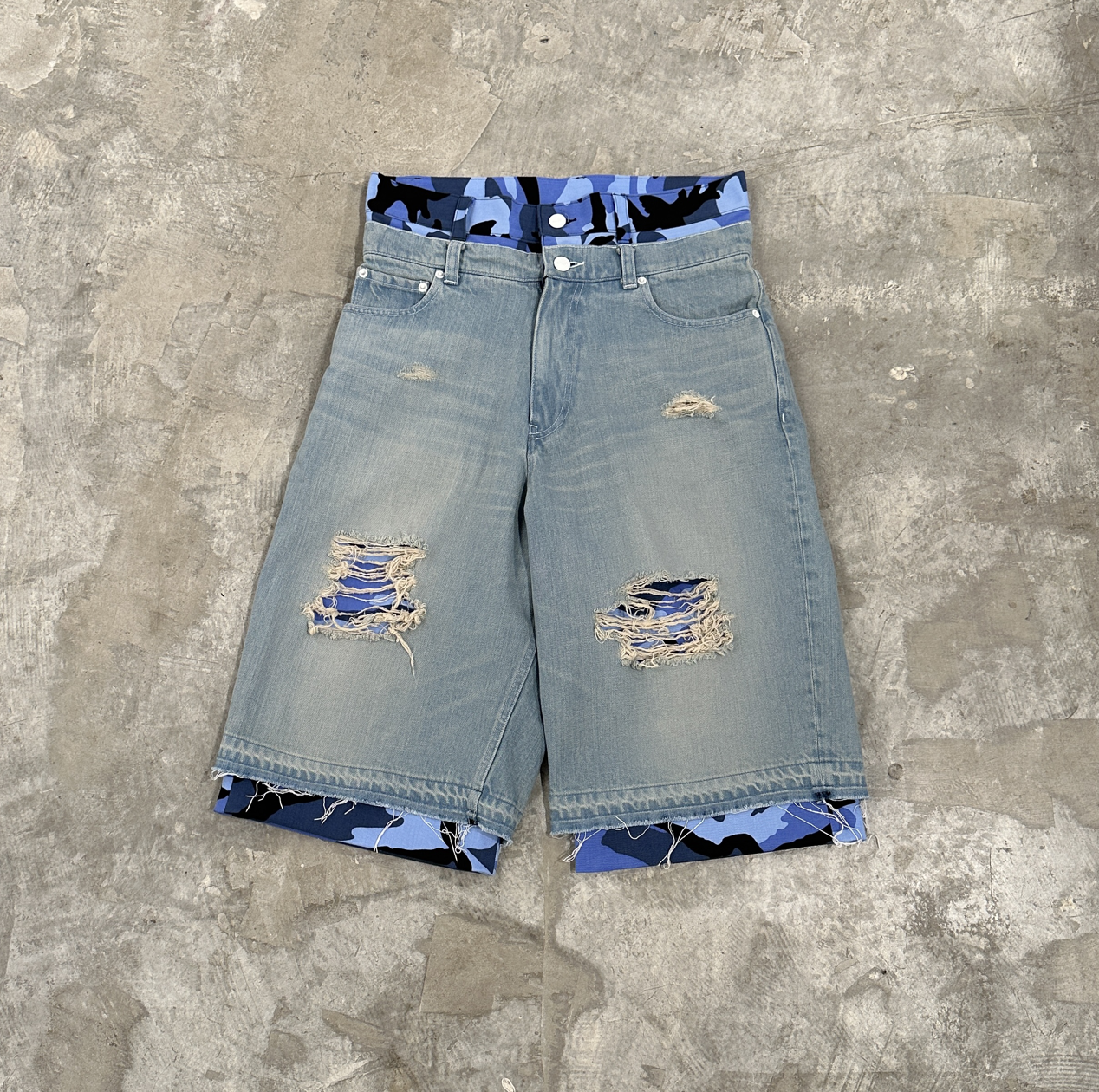BUGGY CAMO DENIM SHORTS